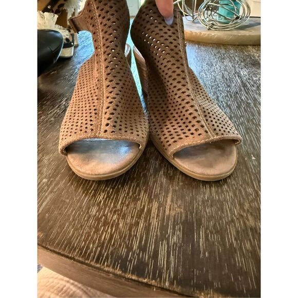 Lucky Brand Brown Perforated Open Toe Slingback Sandals sz 10 EUC - Picture 3 of 6